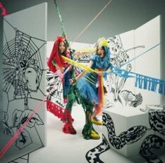 本日リリースのシングル「It’s PARTY TIME」は、Fantastic Plastic Machineプロデュースによるフロア対応ナンバー。THE HIGH-LOWS「日曜日よりの使者」の大胆なサンプリングが聴きどころだ。