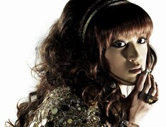 5月30日には70年代人気ディスコグループBoney.Mのカバーシングル「怪僧ラスプーチン」を発表しているやっくん。次は誰のカバーに挑戦するのか、彼の独特な選曲センスに注目だ。