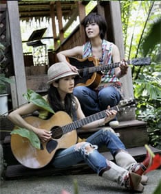 シングル3曲目には「テキレイ」の別バージョンを収録。WEBムービーのサントラ盤シングルとも言える内容となっている。