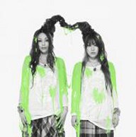 PUFFYの最新シングル「boom boom beat/お江戸流れ星IV」は7月18日リリース。