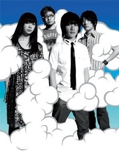 オフィシャルサイトでは、オリジナル携帯ストラップが当たるクイズ企画もスタート。真夏のロックシーンを大きく盛り上げてくれそうだ。