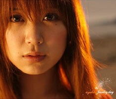 7月4日に発売したシングル「Jewelry day」も好評な絢香。次回作、そして武道館ライブでどんな世界を見せてくれるのか楽しみだ。