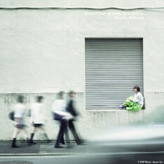 シングルCD「Beautiful World / Kiss & Cry」は8月29日にリリースされる。