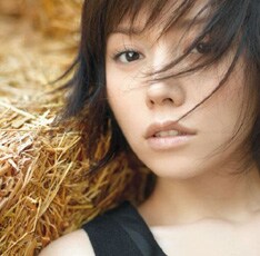 ニューシングル「カラフル」初回盤の特典DVDにはツアーのドキュメント映像を収録。ライブDVDとあわせて観ておきたい作品だ。