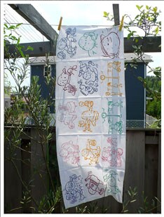 吸湿性に優れ乾くのも早く、使い込むごとに味の出る手ぬぐい。夏フェスにはオススメの一品だ。