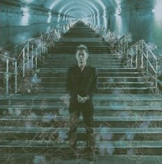 ちなみにライジングの入場券は8月15日現在、売り切れ間近とのこと。まだ購入していない人は、早めにゲットしよう（写真は2003年のソロアルバム「十秒後の世界」）。