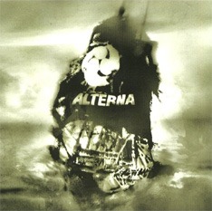 写真は今年2月にリリースされた最新アルバム「ALTERNA（オルターナ）」。hideのカバー「ピンクスパイダー」や、ファンの間で人気の高い「神」などの楽曲が収録されている