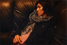 吉井和哉] 初の自伝本でロックな半生を告白 - 音楽ナタリー