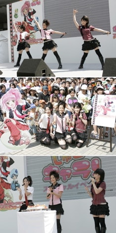 ちなみにこのステージでは、8月25日に15歳の誕生日を迎える夏焼（中央）のために、嗣永（右）と鈴木（左）が内緒でケーキを用意。ファンと一緒に「Happy Birthday」を歌ってお祝いするという、サプライズも用意されていた。