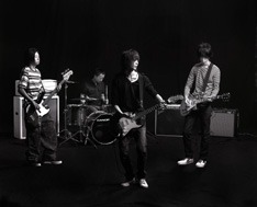 ファン待望の新作がいよいよ発売。今回の「花の名」「メーデー」は彼らにとって初のシングル2枚同時リリースとなる。