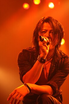 GLAY] ひさびさのライブハウスで850人熱狂 - 音楽ナタリー