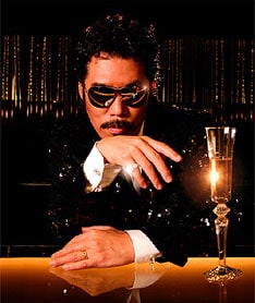 ちなみにマーチンは今月9月22日に51歳の誕生日を迎える。