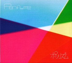 今回のシングルはヴィレッジヴァンガード以外にも、各ショップでポスターやステッカー、生写真などさまざまな購入特典が用意されている。