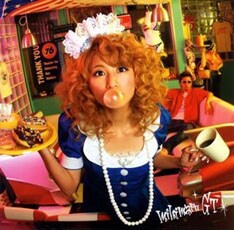 写真は今年8月リリースの最新シングル「俄然Yeah!」。大活躍の1年を締めくくる、最高のライブに期待しよう。