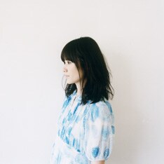 自身が主演した映画「時をかける少女」の公開から24年。彼女の代表曲でもあるこの映画主題歌をどのようにセルフカバーするのか、大きな注目を集めそうだ。