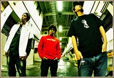 今週末からは、同じく結成10周年を迎えるACIDMAN、RIZEとのスプリットツアーがスタートする。