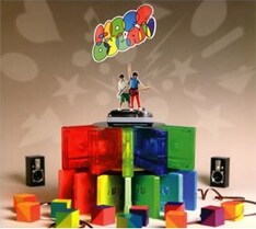 写真はホフディランの完全復活を証明した5年ぶりのアルバム「遠距離恋愛は続いた!!」。