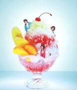 写真は8月リリースの最新シングル「夏色グラフィティ／青春ライン」。アニメ主題歌として話題になったこの作品に続き、次回も大型タイアップが決定した。