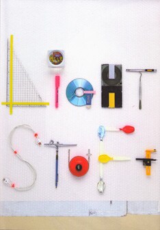 本書の編集は、デザイン事務所＆レコードレーベル「TONE TWILIGHT」の江森丈晃が担当。