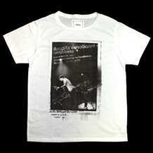 記念Tシャツは通販サイト「ZOZOTOWN」でも発売。会場に行けない人はこちらで購入を。