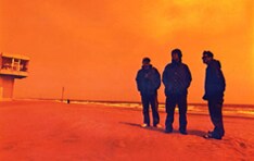 今年は目立った活動がなかった彼らだが、このリリースラッシュをうけ来年は積極的な動きが期待できそうだ。