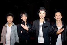 11月中旬からはPCでの楽曲配信もスタート。こちらもプレゼント対象となるので、パソコン派のファンは要チェックだ。