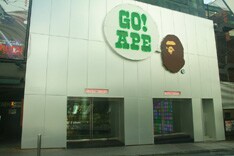 BAPE STORE SHIBUYAは10月6日にオープン。宇田川町の映画館・シネマライズと同じビル内にある。