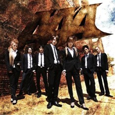 写真は9月発売のニューアルバム「AROUND」。男性メンバーのみでどんなステージを見せてくれるのか、期待が高まる。