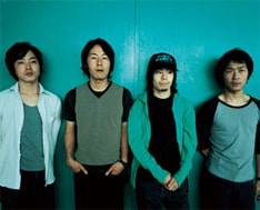 年内はさまざまなバンドの対バンツアーにゲストとして出演。年明けにはさらにパワーアップした彼らを観られそうだ。