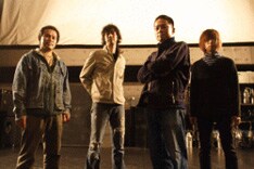 1995年にライブアルバム「940312」をリリースしているものの、オリジナル作品としては1993年の「The World,Changed Into Sunday Afternoon」以来14年ぶりとなる。