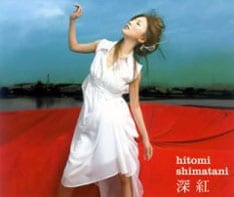 男性目線で歌われてきた曲たちを、彼女がどのように表現しているのか。選曲とともに注目が集まる（写真は最新シングル「深紅/愛の詩」）。