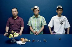 これまで彼らは「蛍の光」や「BREAK AWAY」（トレイシー・ウルマン）などをカバーし、ライブでも定番ナンバーとして披露されている。