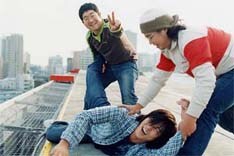 サンボマスターはこれまで「恋の門」や「花田少年史 幽霊と秘密のトンネル」といった映画主題歌を担当。そのほか、アニメやドラマのテーマ曲に起用されるなど、映像作品との相性には定評がある。