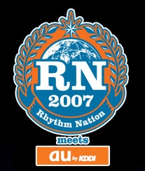 rhythm zone所属のアーティストから外部レーベルのゲストまで、さまざまな顔ぶれが登場する。