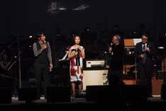 東京交響楽団の演奏をバックに行われたゴージャスなトリビュートコンサート。服部良一氏の名作の魅力を改めて味わえる貴重な公演となった。