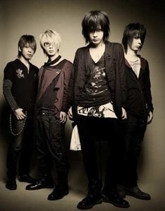 Plastic Tree(写真)は第2部に出演。12月25日には雑誌「KERA!」での有村竜太朗の連載を単行本化した「五十音式」の発売が決定している。