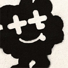 「抱きしめたい」「ドラマチック」「真夏の条件」「愛してる」というヒットシングル4枚が収録され、早くも話題のニューアルバム「十七歳」。