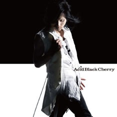 ソロデビューを記念して行われた東名阪のフリーライブでは、約3万人を動員したAcid Black Cherry。今回はライブハウスツアーとあって、激しいチケット争奪戦が繰り広げられそうだ（写真は3rdシングル「愛してない」）。