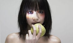 東京公演は、会場の雰囲気に合わせて「キラキラ☆ドレッシー」なドレスコードあり。ただし平日なので「普段着でもいいですよ！でも心はキラキラで！」とのこと。