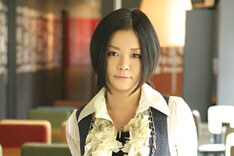 より子を特集したテレビ番組「みゅーじん/音遊人」オンエア後は、オフィシャルサイトがダウンするほどの大反響。ブログを通してのファンとの交流企画では1000件以上のコメントが寄せられるなど、番組を通し多くの新しいファンを獲得したようだ。