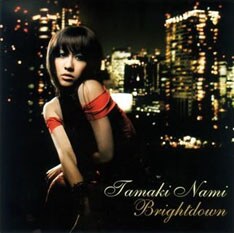 「Get Wild」「19 GROWING UP -ode to my buddy-」に続き、今回も彼女らしい素敵なカバーを聴かせてくれそうだ（写真は8月リリースのシングル「Brightdown」）。