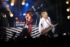 15周年となった今年は4年ぶりのオリジナルアルバム「binary engine」のリリースや全国ツアーなど、積極的な活動を展開したaccess。オフィシャル・スタッフブログには、苗場ライブの舞台裏も随時掲載されている。