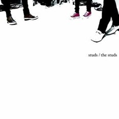 写真は6月に発表されたデビューアルバム「studs」。蜉蝣での大佑とはひと味違う、独特のサウンドでヴィジュアルシーンにおいて話題を集めた。