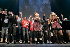 現在、日本では1日あたり4人ずつHIV感染者が増えている。この現状を伝えるべく「RED RIBBON LIVE」が開催された。