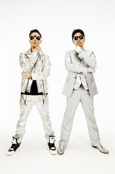 現在m-floはDJツアー「electriCOLOR」の真っ最中。12月は「Rhythm Nation 2007」や「COUNTDOWN JAPAN 07/08」といったビッグイベントも控えている。