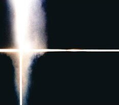 写真はアルバム「EXPOSED」。映画「ベクシル」のメイントラック「EASY ACTION」や「DODGE」のブランドCMでおなじみの「WHAT GOES ROUND COMES AROUND」など話題曲が多数収録された濃密な1枚だ。