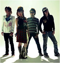 「BAD！BAD！BAD！」は12月16日放送の「RADIO TWISTER」内での初オンエアが決定。番組にはボーカル・HIROも生出演するので、名古屋在住のファンはエアチェックしてみよう。