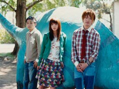 アルバムの初回限定盤はフォトブックレット入りの豪華BOX仕様。また、先行シングル「花は桜 君は美し」との連動企画もあり。