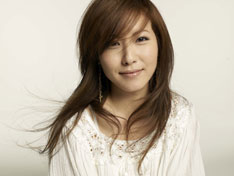 「遥花～はるか～」が主題歌に起用されたドラマ「だいすき!!」は、女優・香里奈の初主演作。障害を持ちながら未婚の母として子育てに奮闘する女性の物語だ。