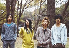 年末は12月28日に「COUNTDOWN JAPAN 07/08」に出演、年明け1月からは全国各地でライブを開催する。